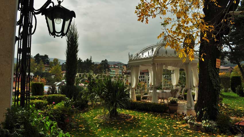 Bulgar SPA otelleri ülkenin en güzel doğa köşelerinde lüks hizmetleri sunuyorlar.