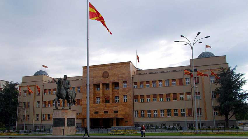 Македонският парламент гласува с 64 гласа за закона за употреба