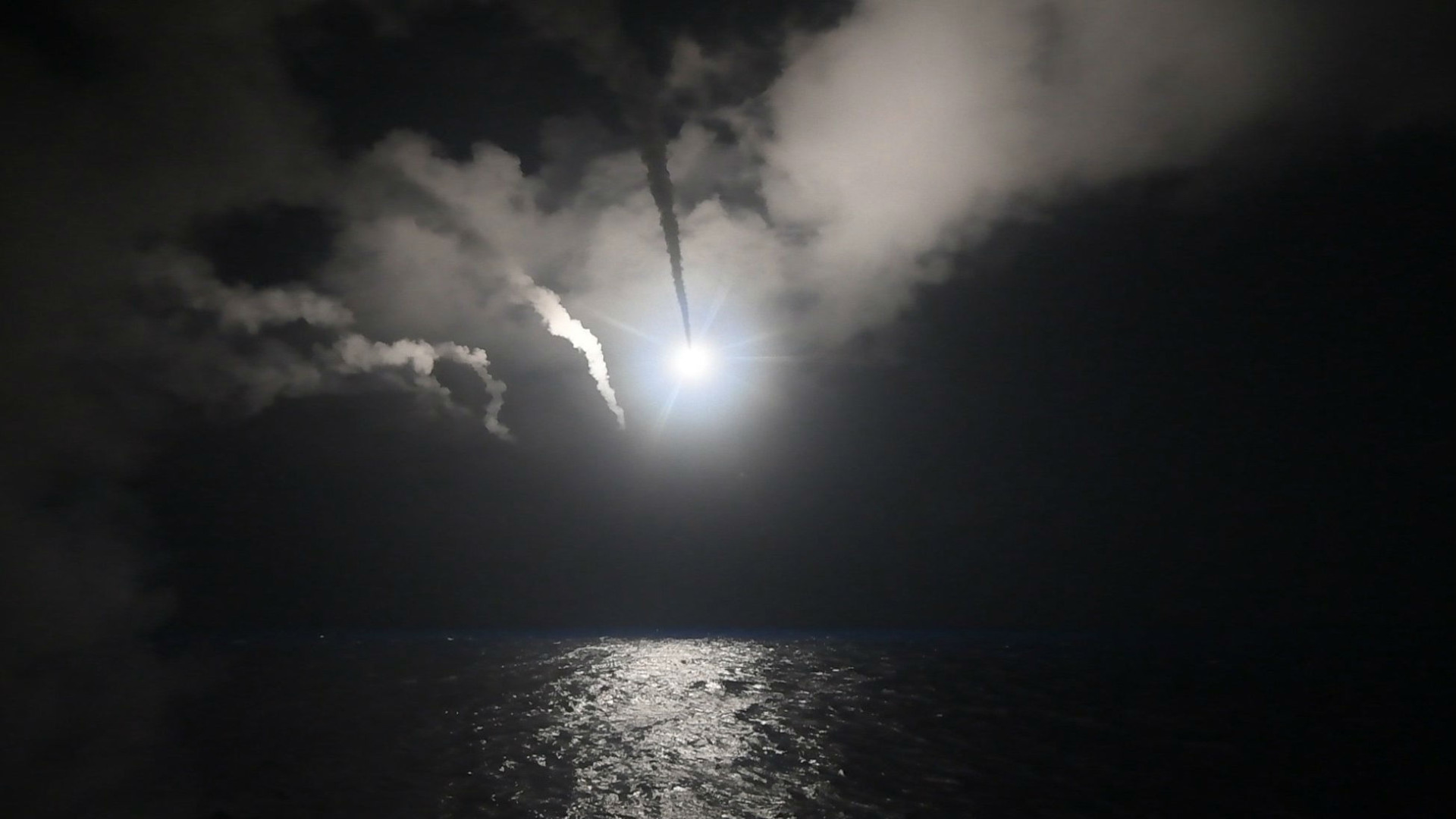 Руски крилати ракети изстреляни от подводница в Средизомно море са