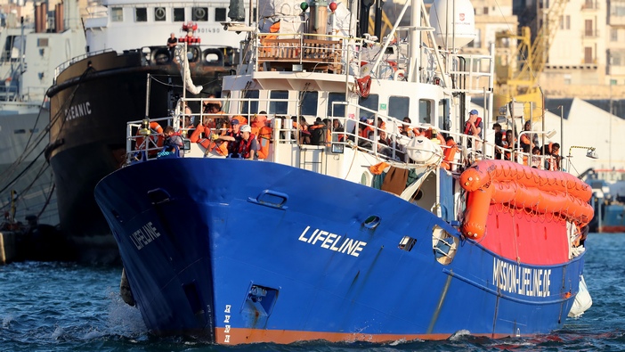 Полицията в Малта разпитва капитана на хуманитарния кораб Лайфлайн нает