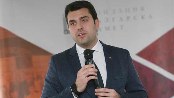 Консултацията с правителството предвижда посланик Коцев да даде своя доклад