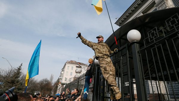 Властите на Украйна са наредили на националната гвардия и полицията