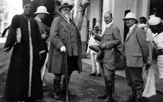  Цар Фердинанд и доктор Иван Буреш (директор на Природонаучния музей) в Египет, 1929 година Снимка: НПНМ 