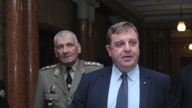 Министърът на отбраната Красимир Каракачанов и началникът на отбраната генерал лейтенант
