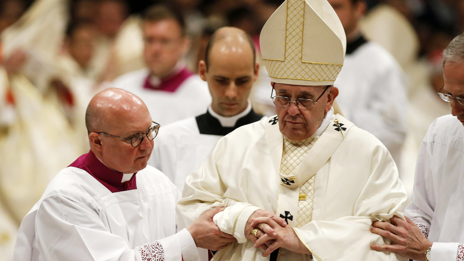 Папа Франциск прикани снощи римокатолиците по света да изоставят самодоволството