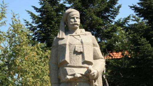 В центъра на Кюстендил беше поставен гранитен бюст паметник на Ильо
