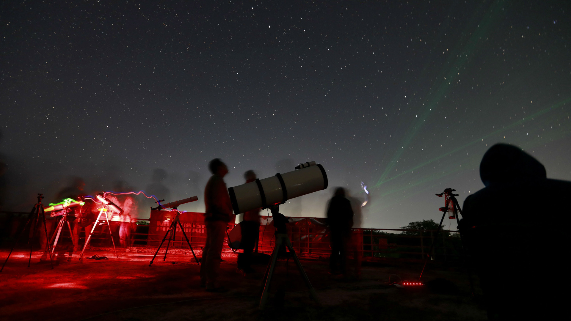 Небето над рая на астрономите Чили е застрашено от светлинното