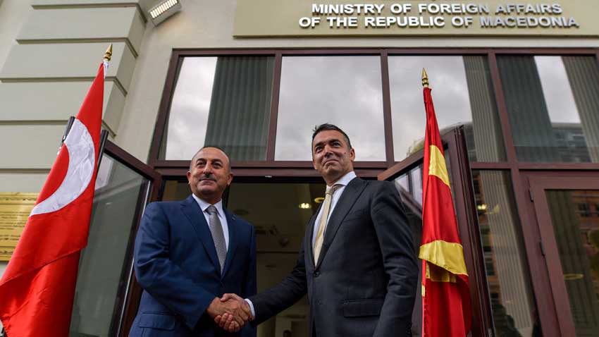 Ministrat e jashtëm të Turqisë dhe Maqedonisë Mevlut Çavushoglu dhe Nikolla Dimitrov