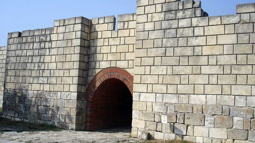 Μια από τις πύλες του κάστρου