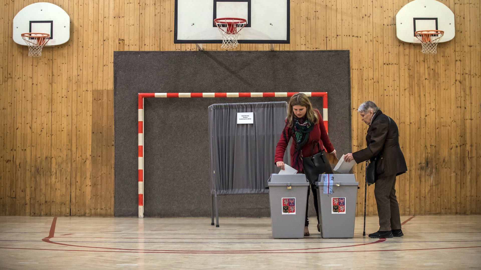 Първите резултати на изборите за парламент в Чехия показват че