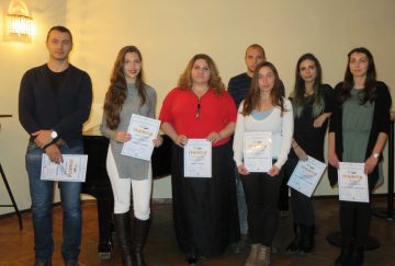 Наградените студенти в литературния конкурс