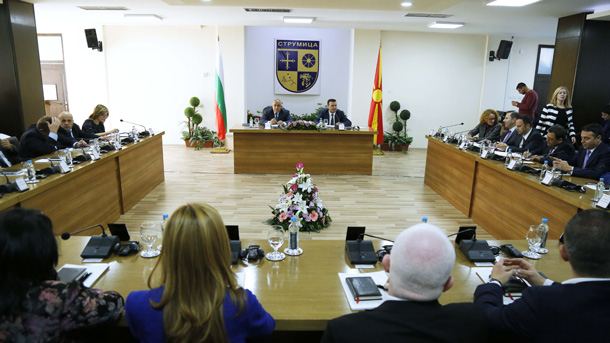 Срещата в Струмица е знак за по прагматична политика коментира