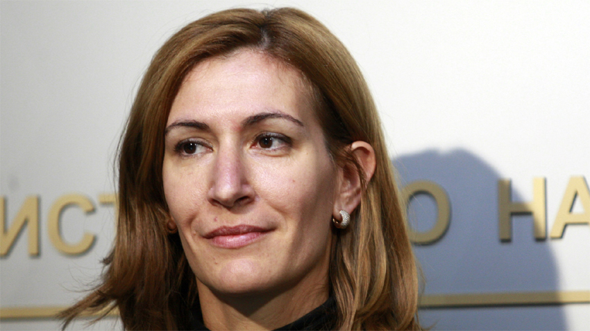Министърът на туризма Николина Ангелкова няма да предложи пълна забрана
