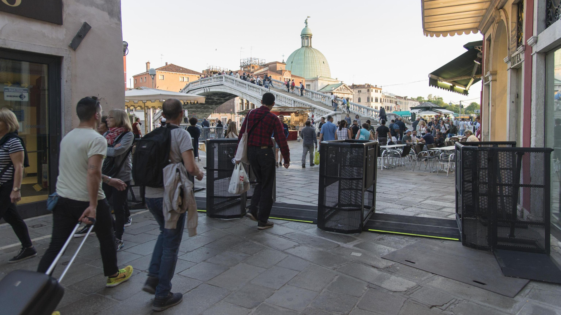 На две места в историческия център на Венеция беше въведен