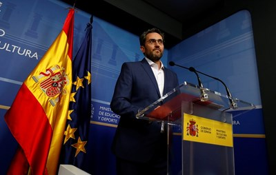 Испанският министър на културата Масим Уерта подаде  оставка само седмица,