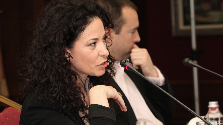 Dr. Jonila Godole duke marrë pjesë në panelin për rolin e gazetarëve në epokën digjitale