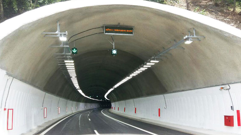 Движението по главен път Е 79 в района на тунел