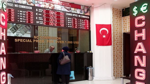 Турската лира се оказа под силен натиск от продажби в