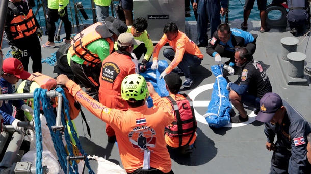Подновено е издирването на пътниците от потъналия туристически кораб край