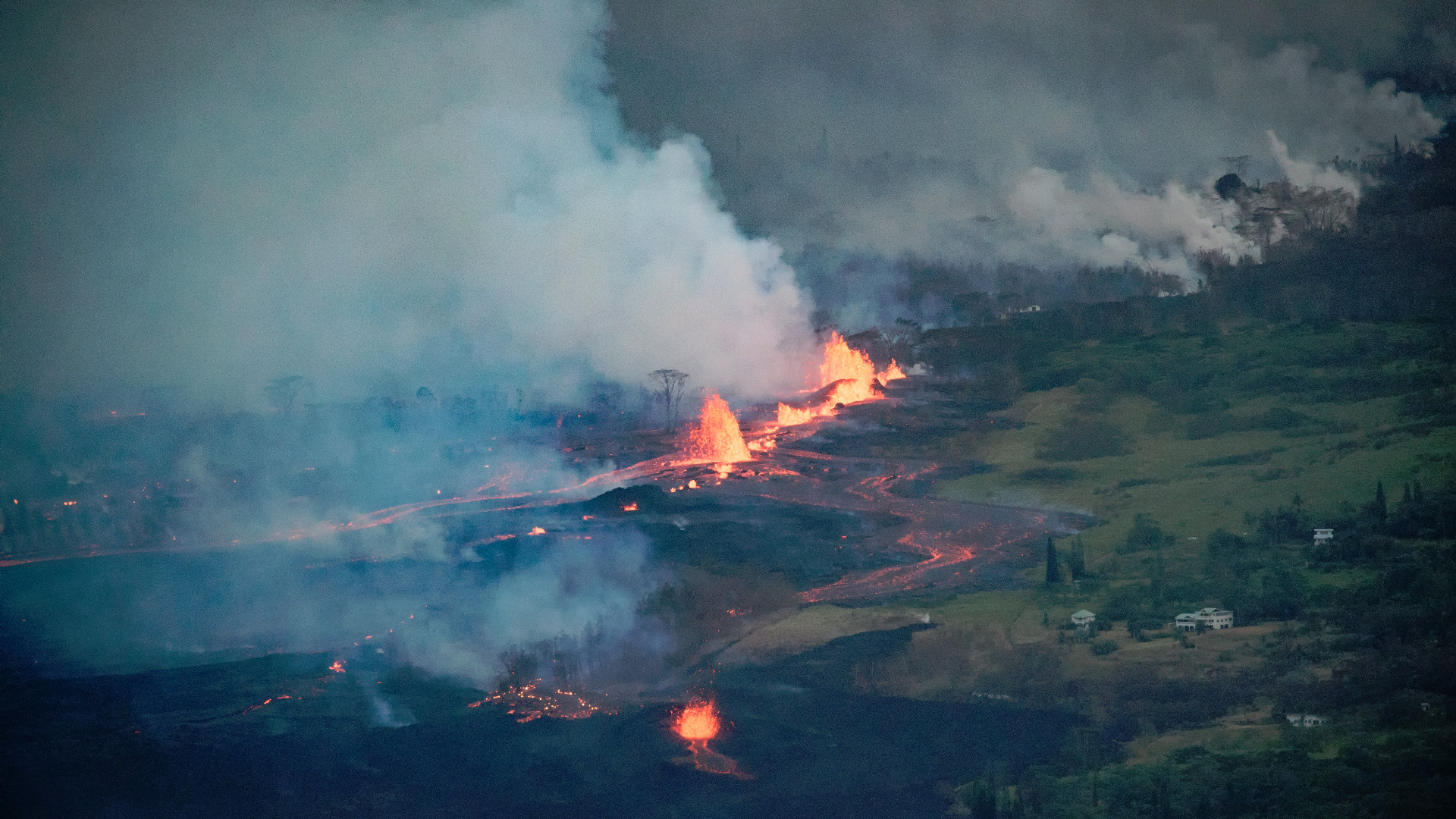 Ситуацията на Хавайте се влошава заради изригващия вулкан Килауеа чиято