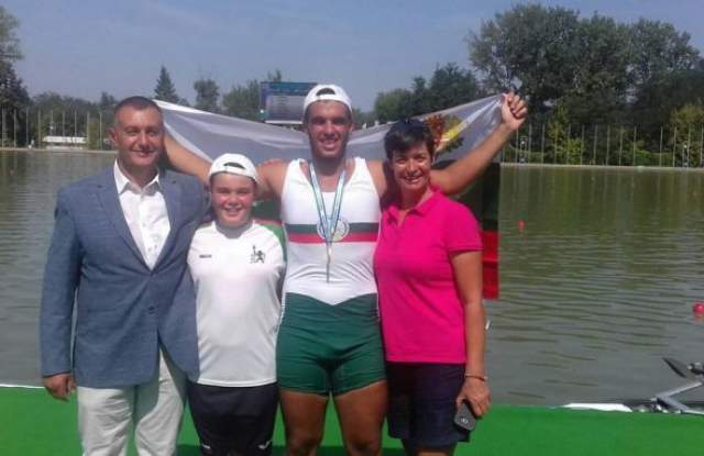 Седем медала спечелиха български състезатели на Балканиадата по гребане за