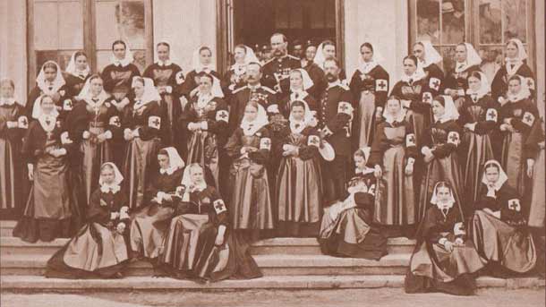 Врачи и медсестры полевого лазарета русского Красного креста, ноябрь 1877