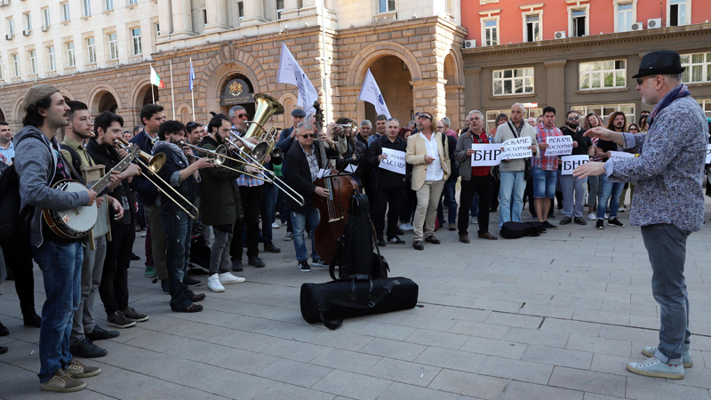 Трети ден протестират творците от музикалните състави на Българското национално