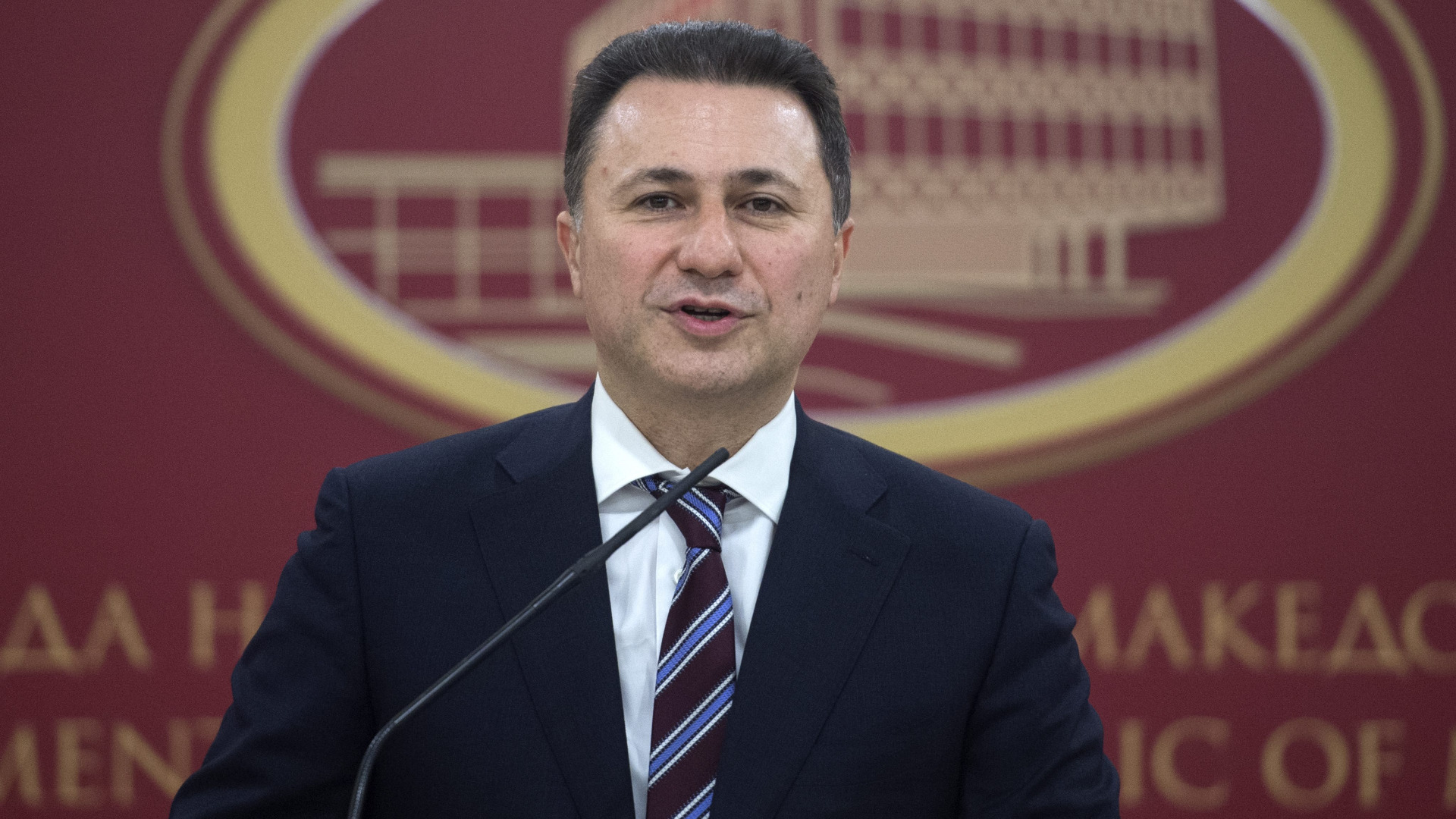 Бившият премиер на Македония Никола Груевски съобщи че подава оставка