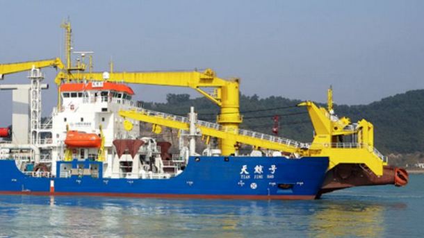 Китайска корабостроителна компания спусна на вода най-големия в Азия самоходен