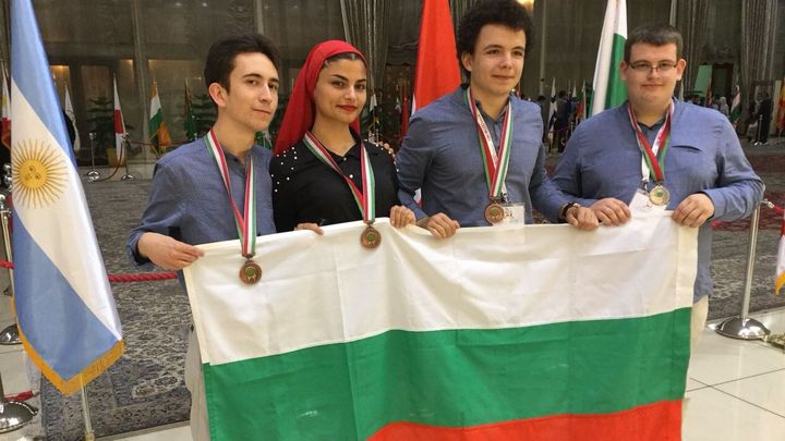 Български ученици спечелиха 4 медала - един сребърен и три