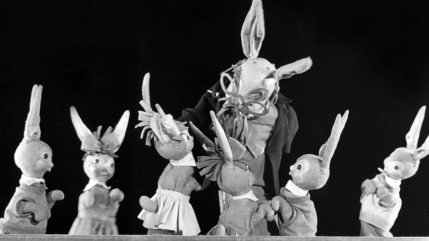 Сцена из спектакля „Заячья школа”, 1959 г.