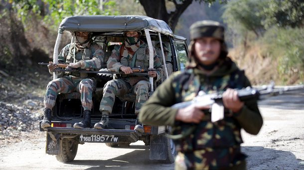 По-рано властите в Пакистан изпратиха допълнително войници да пазят посолствата