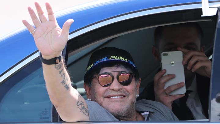 Аржентинската легенда Диего Марадона пристигна в Беларус където ще изпълнява
