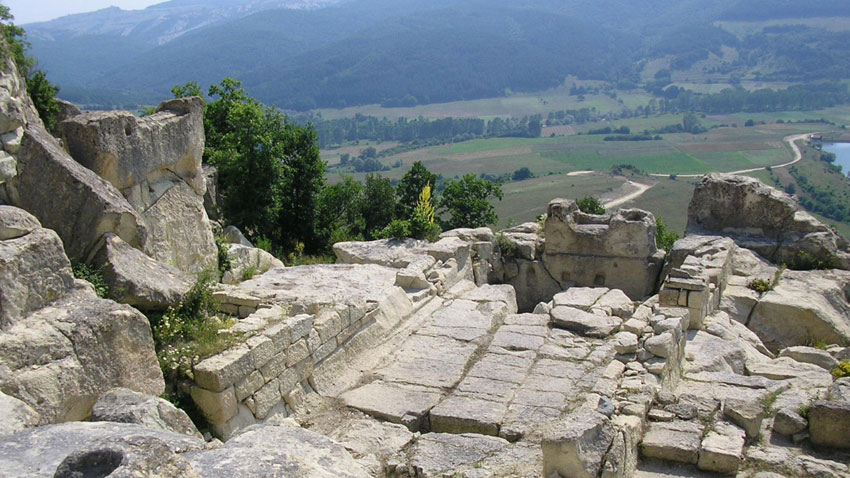 Залязва ли славата на Перперикон древният скален град станал