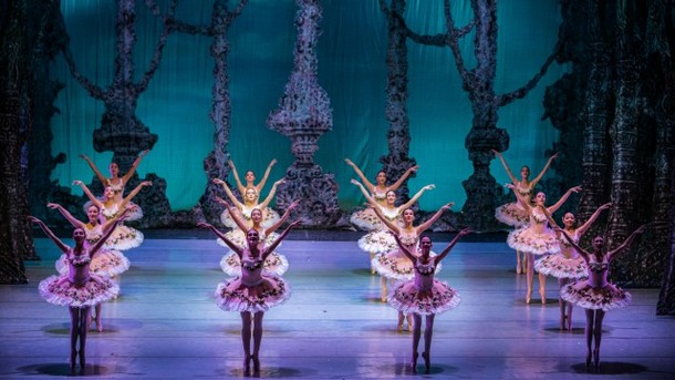 Във всяко издание на международния балетен конкурс във Варна присъстват
