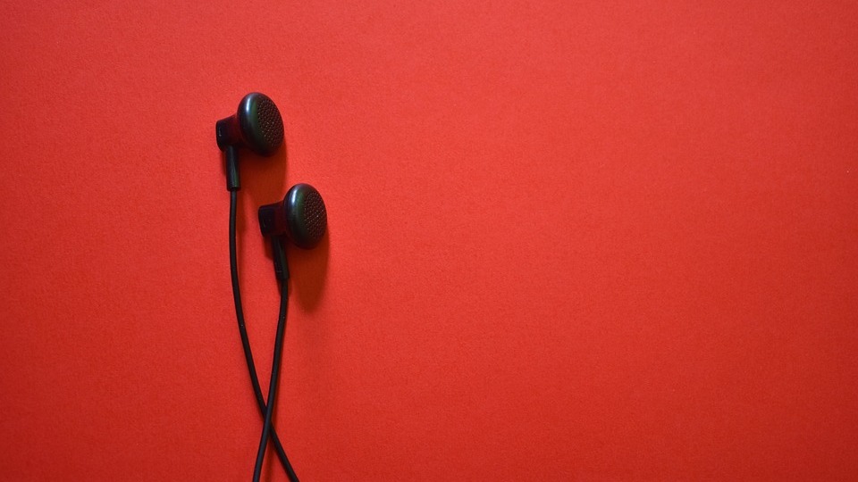 Умеем ли да използваме слушалките по безопасен за слуха ни