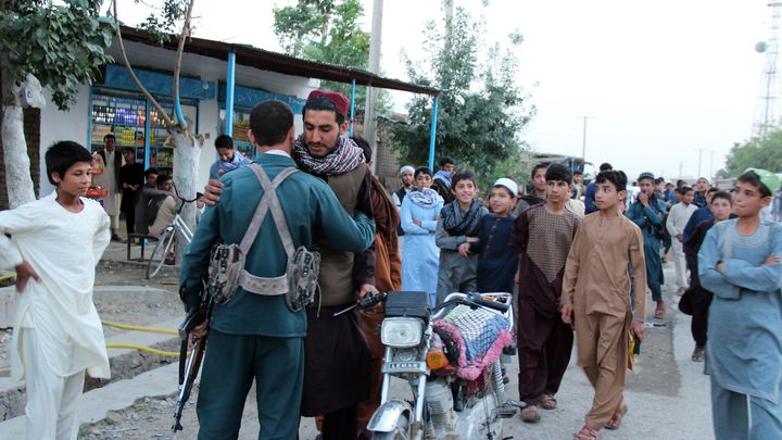 Нападател самоубиец се взриви днес в тълпа афганистански талибани членове