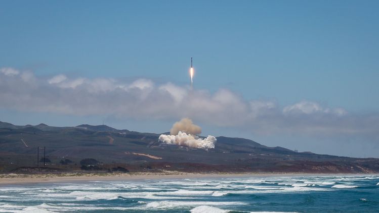 Ракета носител Falcon 9 на SpaceX излетяла на 7 август