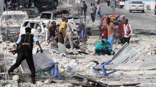При нападение срещу хотел в сомалийската столица Могадишу загинаха най малко