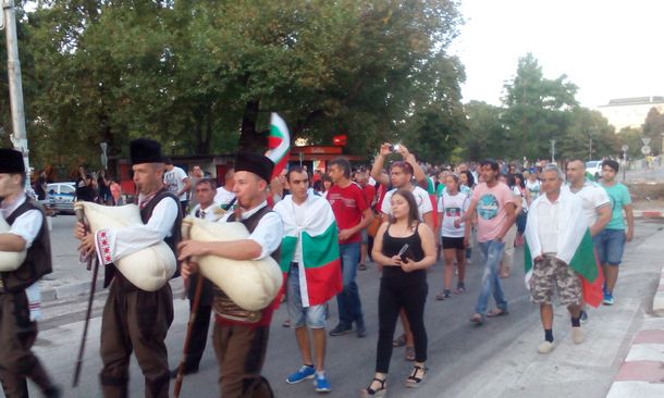 В Асеновград бяха възобновени протестите на родители и близки на