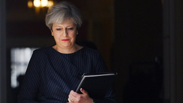 Британският премиер Тереза Мей се бори за политическото си оцеляване