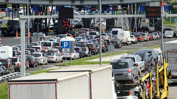 Словения въвежда от 1 април ново електронно таксуване за превозни