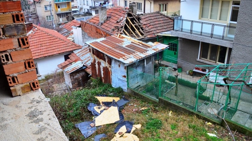 Комисия от общината във Враца започна огледи на засегнатите от