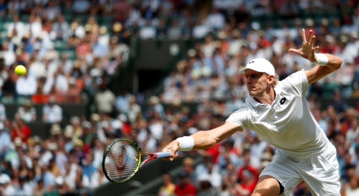 Осемкратният шампион на Уимбълдън Роджър Федерер отпадна на четвъртфиналите турнира