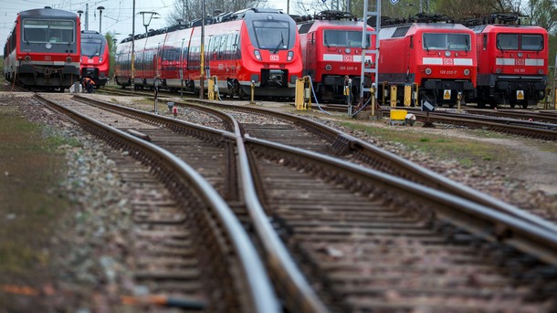 Предупредителна стачка на германските железници спря целия влаков транспорт в