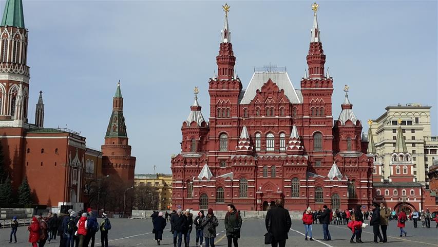 Русия отбелязва днес без блясък и със скромни прояви сто
