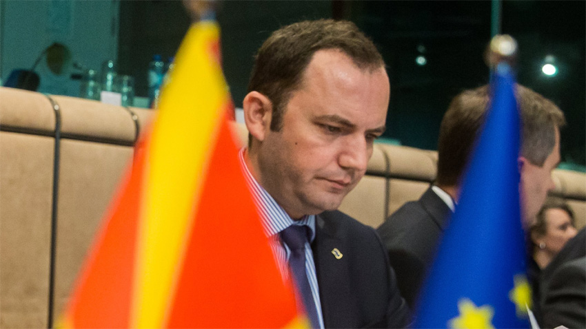 Гърция и Македония се договориха да подновят усилията за решаване