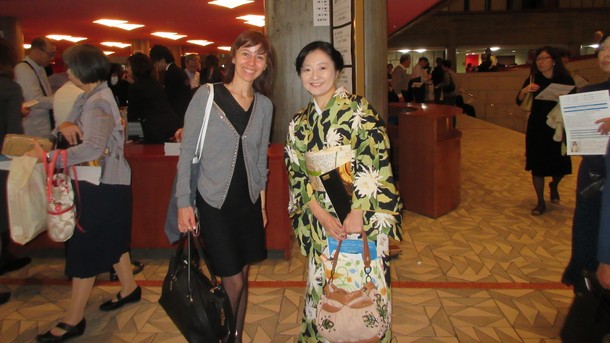 Водещата Росица Кавалджиева сред японската публика