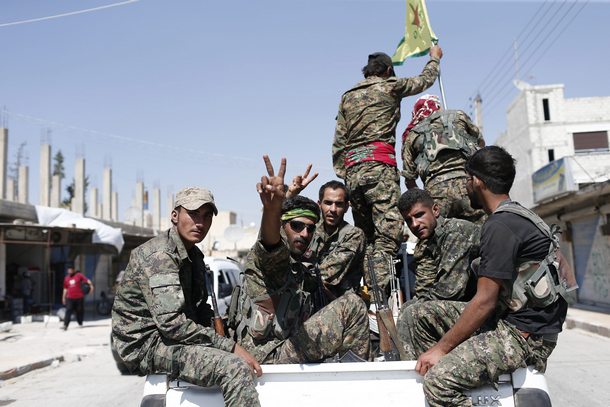 Стотина бойци от Ислямска държава са се предали в сирийския