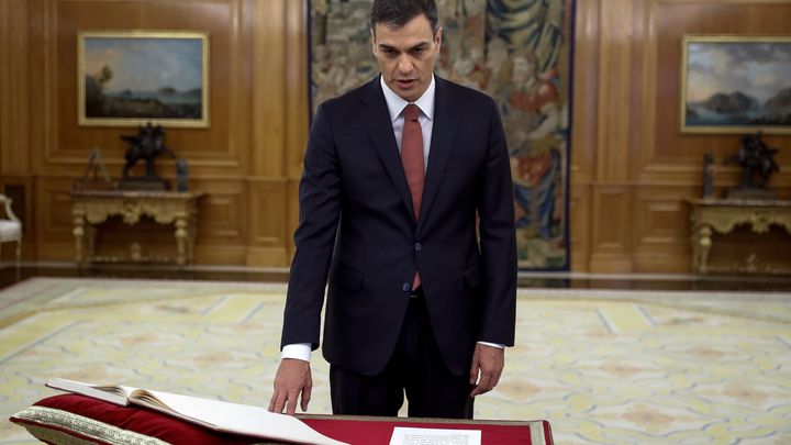 Новият премиер на Испания Педро Санчес, който бе издигнат на